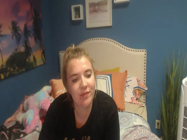 Live sex webcam photo for SnowWhiteXxxx #256624162