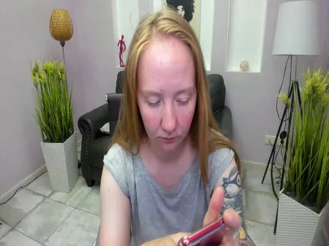 Live sex webcam photo for StunningKelly #252423665