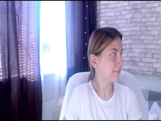 Live sex webcam photo for CumMeaRiver #261814565