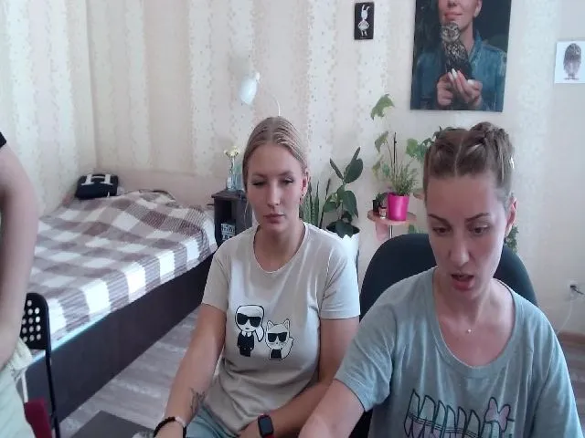Live sex webcam photo for Emi_lywild #256883290