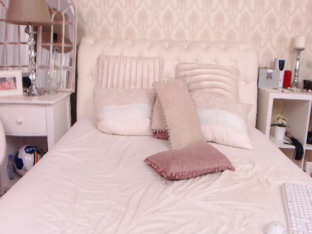 Live sex webcam photo for SofiaLloyd #252338230