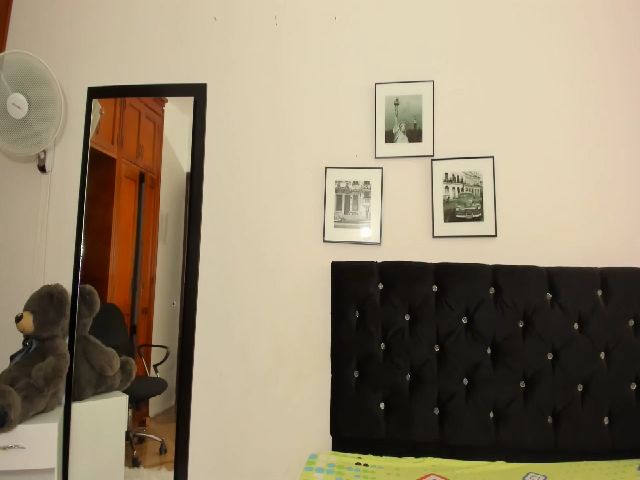 Live sex webcam photo for CHANEL_FOXY #257035172