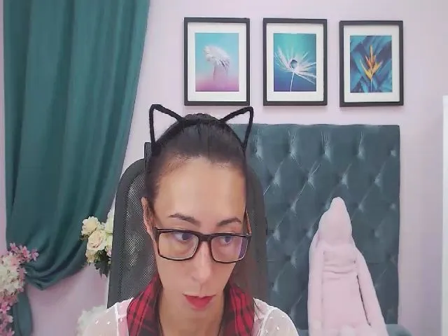 Live sex webcam photo for amyjune01 #265345330