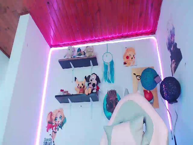 Live sex webcam photo for YumyYumm #255356406