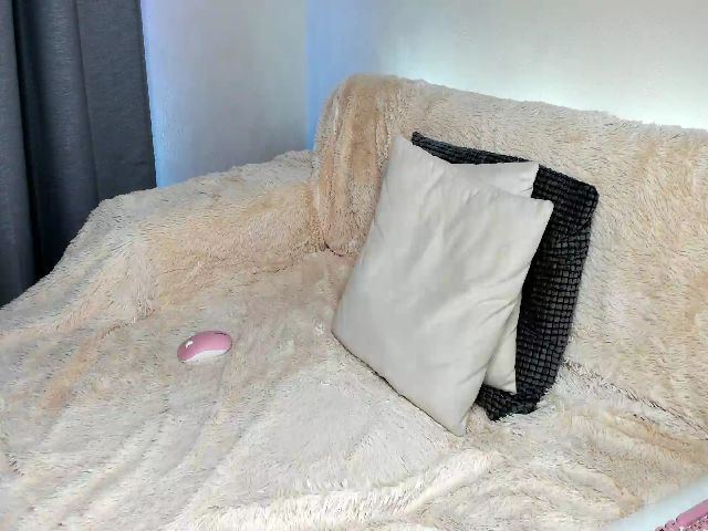 Live sex webcam photo for Urblonde #254397838