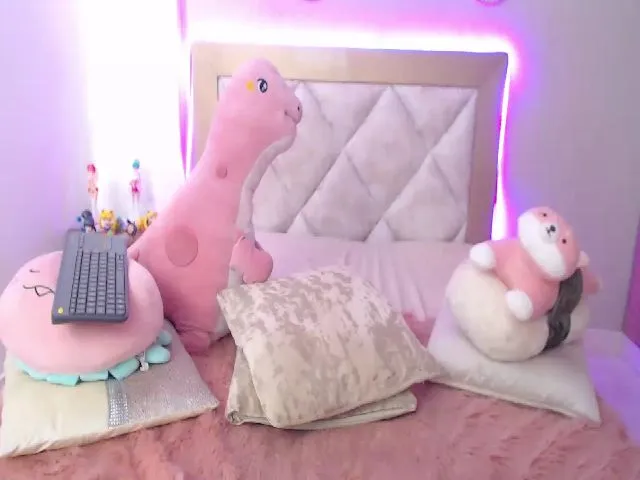 Live sex webcam photo for Sophie_pink18 #258694566