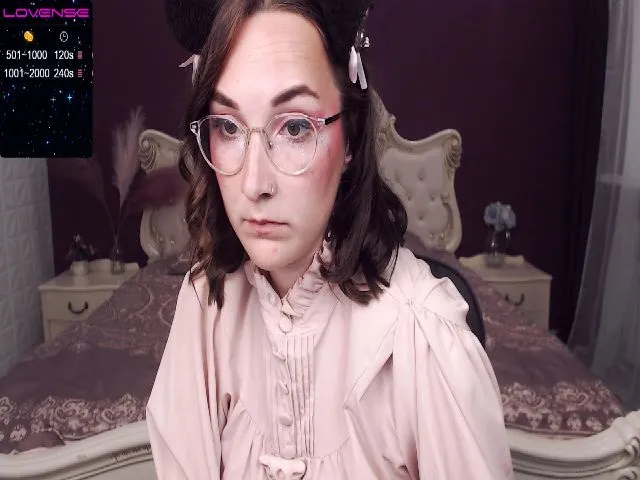Live sex webcam photo for WinonaCooper #255898161