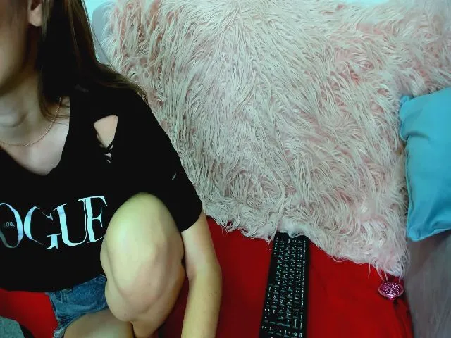 Live sex webcam photo for TwinkieMooon #252415066