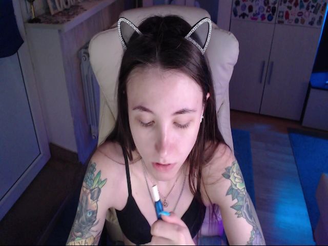 Live sex webcam photo for KeyshaLush #256856799