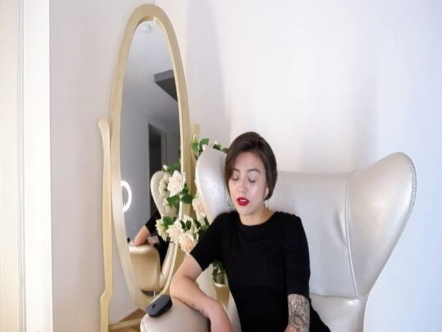 Live sex webcam photo for Anne_boleyn_ #264549389