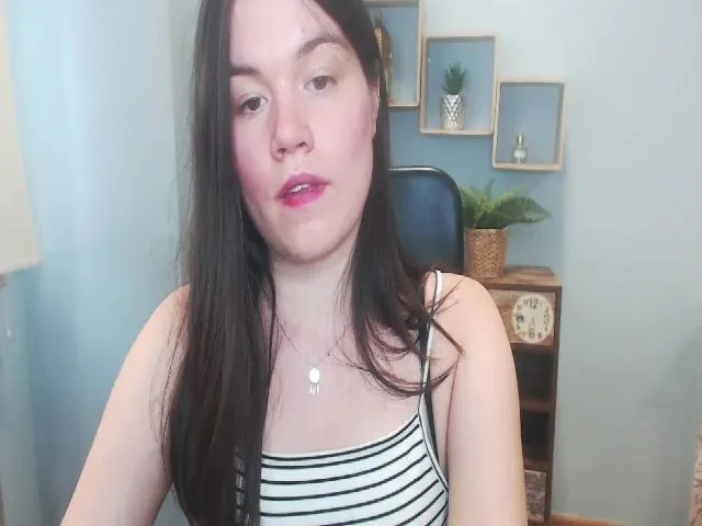 Live sex webcam photo for BeautyxOLIVIA #263121393