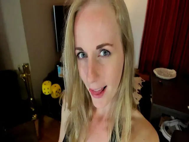 Live sex webcam photo for WildestKitten #260929027
