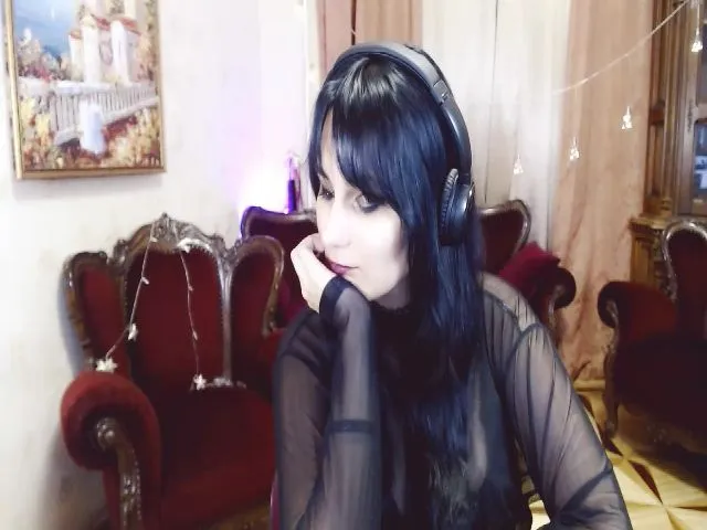 Live sex webcam photo for GraceLuv #264975548