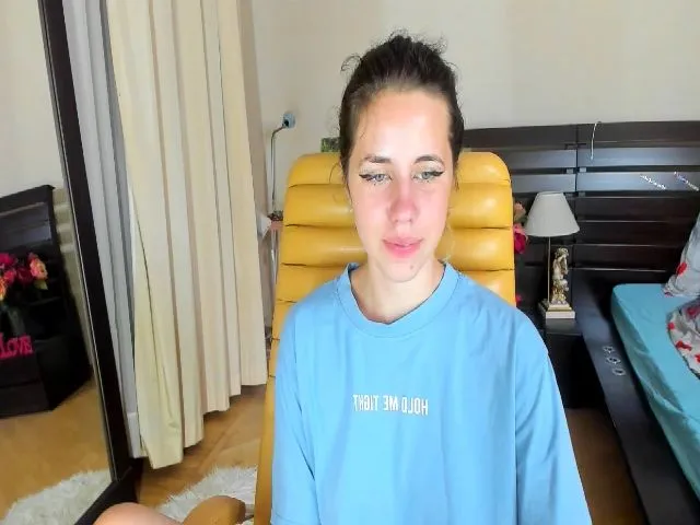 Live sex webcam photo for HildaBoom_77 #255720274