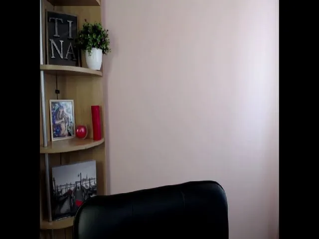 Live sex webcam photo for SweetyTinna #254054696