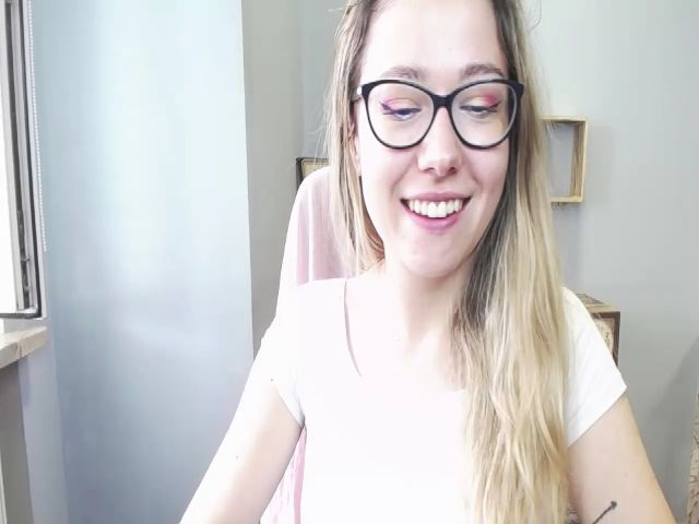 Live sex webcam photo for HeidiFLOWER #258506608