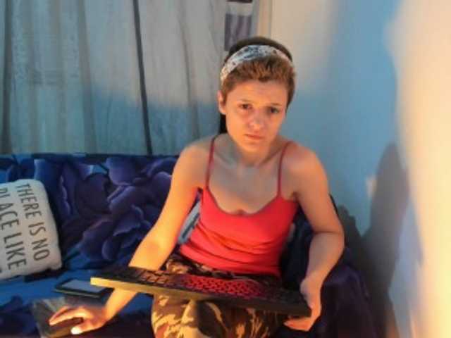 Live sex webcam photo for EllaRose29 #241119362