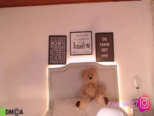 Live sex webcam photo for Rose_se #260346626