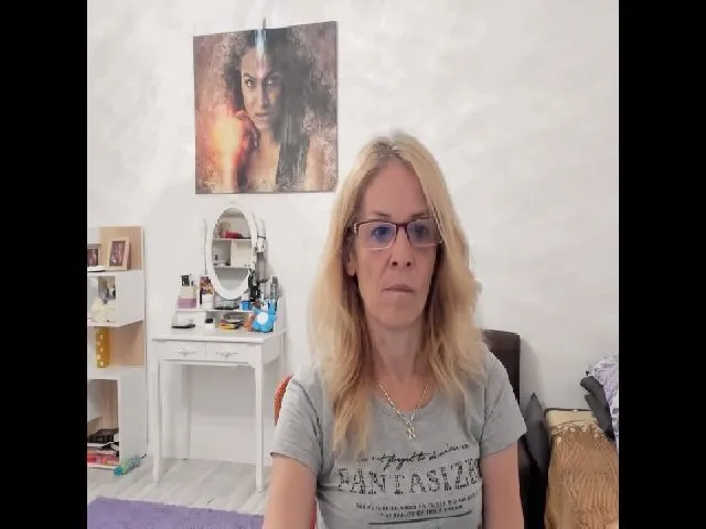 Live sex webcam photo for AngelKaty69 #262254698