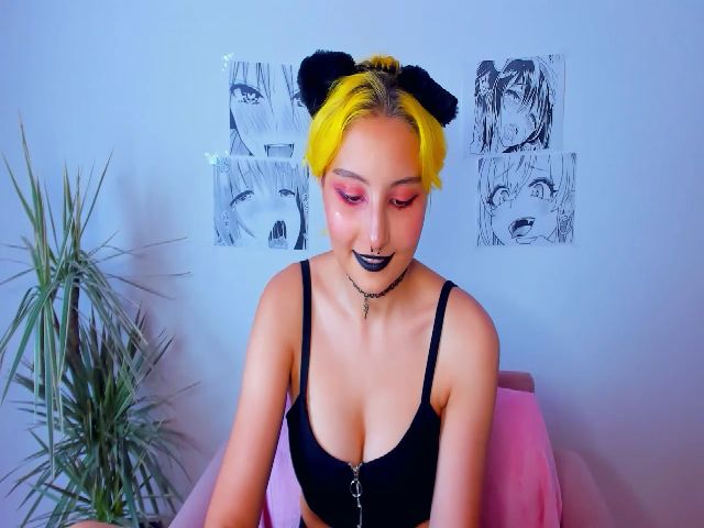 Live sex webcam photo for KarenIo #254222914