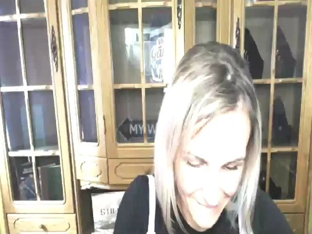 Live sex webcam photo for MiliEsiens #262020674