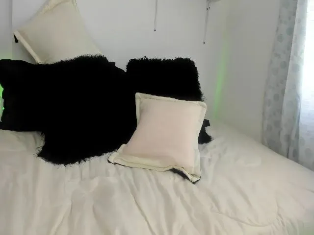 Live sex webcam photo for Georgina_hot #252852198