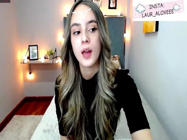 Live sex webcam photo for Laura_Lovee_ #253853166
