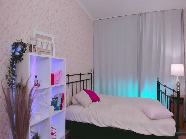 Live sex webcam photo for Aimee_Clark #262568418