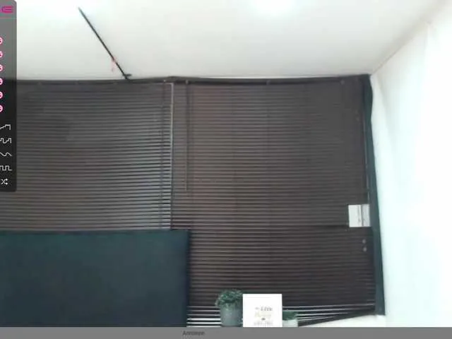 Live sex webcam photo for Anniieee #243565619