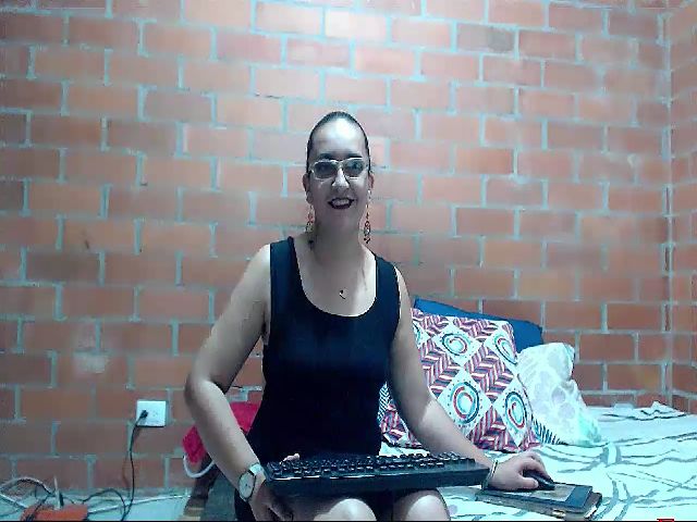 Live sex webcam photo for SaimaJayeb #263763639