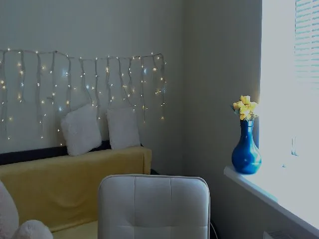Live sex webcam photo for JenniferGill #252478558