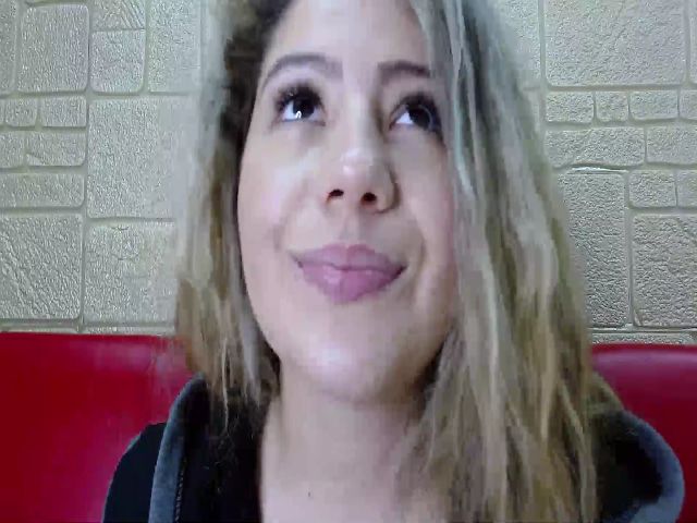 Live sex webcam photo for Arianatylerr #252845813