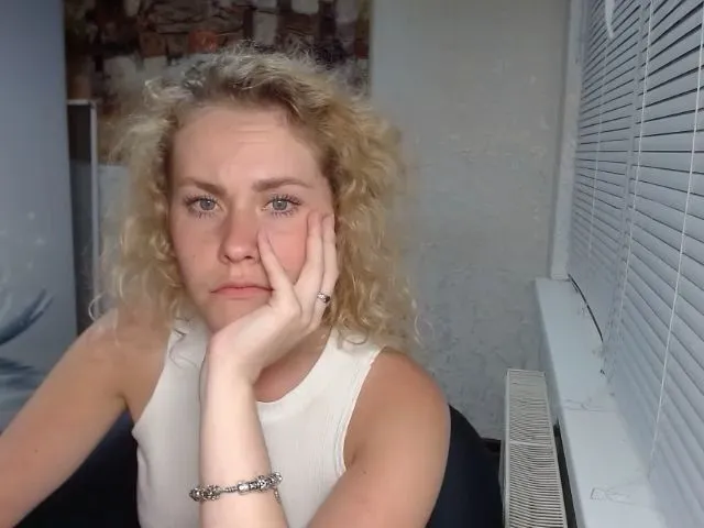 Live sex webcam photo for AnnnaLia #256361469