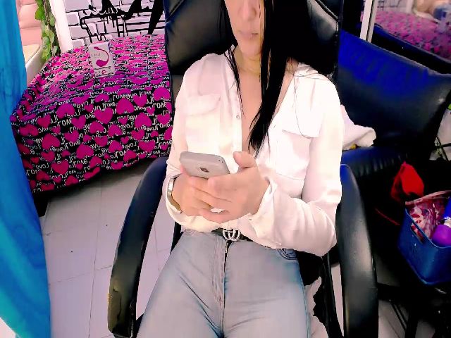 Live sex webcam photo for Sashabreck #287859918