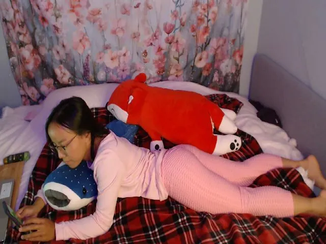 Live sex webcam photo for Isa_Boop #255416209