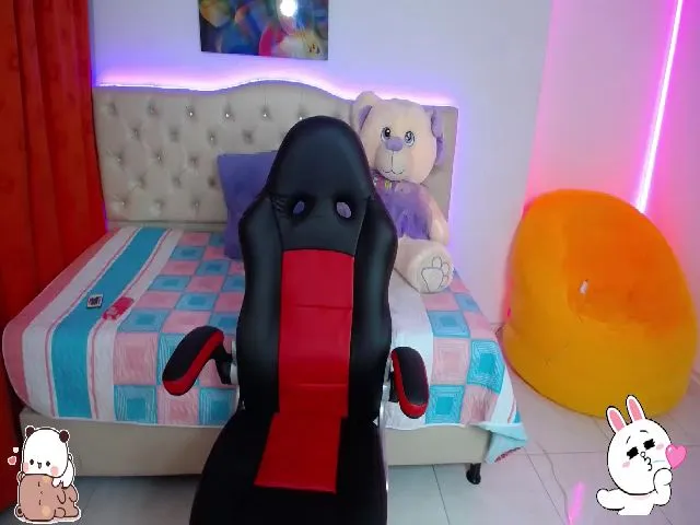 Live sex webcam photo for loli_love19 #262280444
