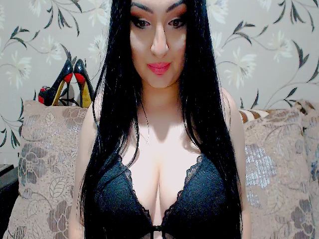 Live sex webcam photo for Cindystar5 #258959358