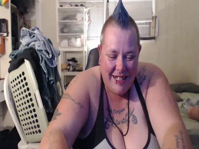 Live sex webcam photo for PunkChick420 #258034269