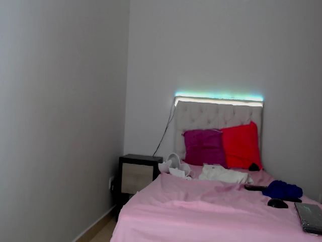 Live sex webcam photo for Kimbely_ #258141327