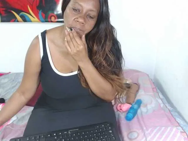 Live sex webcam photo for TAMINAH #262399671