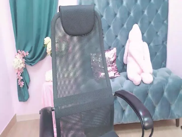 Live sex webcam photo for amyjune01 #260594842