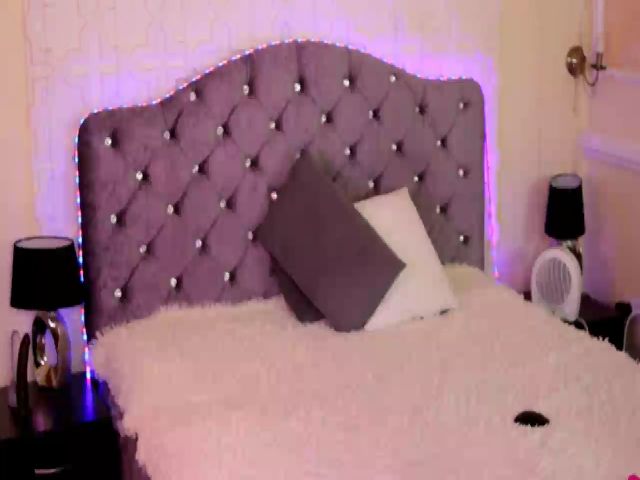 Live sex webcam photo for SashaBrie #264170651