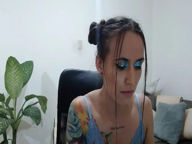 Live sex webcam photo for Avaa22_ #253655421