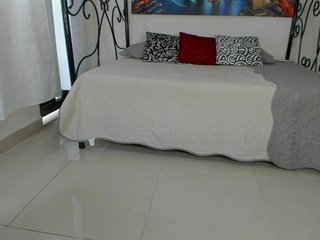 Live sex webcam photo for NiniMiller #240818035