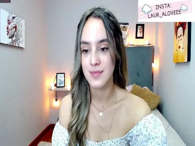 Live sex webcam photo for Laura_Lovee_ #253574786