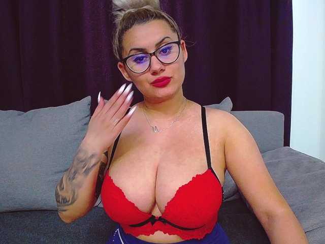 Live sex webcam photo for O-Queen #247865824