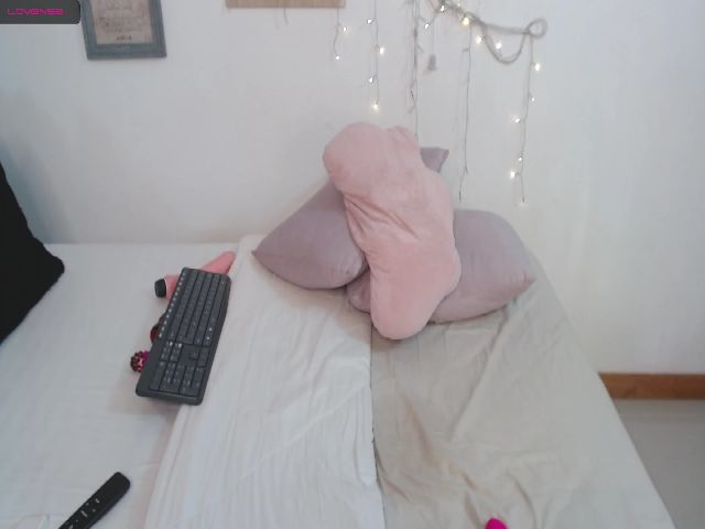 Live sex webcam photo for GiaElliot #255544896