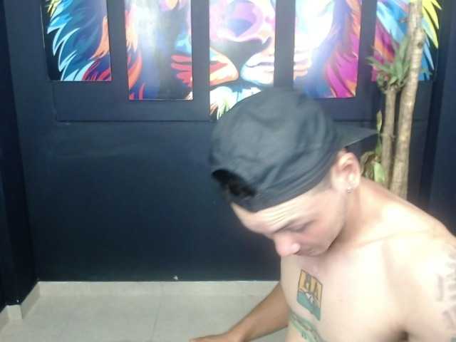 Live sex webcam photo for WONDERCOUPLEE #256545182