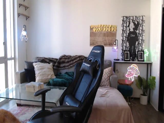 Live sex webcam photo for alexa #252682210