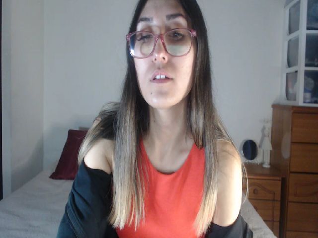 Live sex webcam photo for Ninimoon #254439940